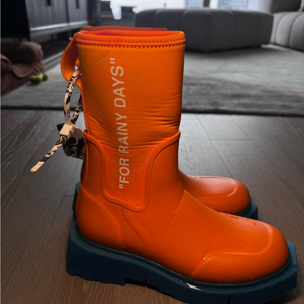 Off-White Neon Orange Boots - Picture 2 of 5